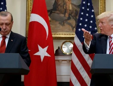 Λευκός Οίκος προς Αγκυρα: «Θα άρουμε τις περισσότερες κυρώσεις αν απελευθερωθεί ο πάστορας»